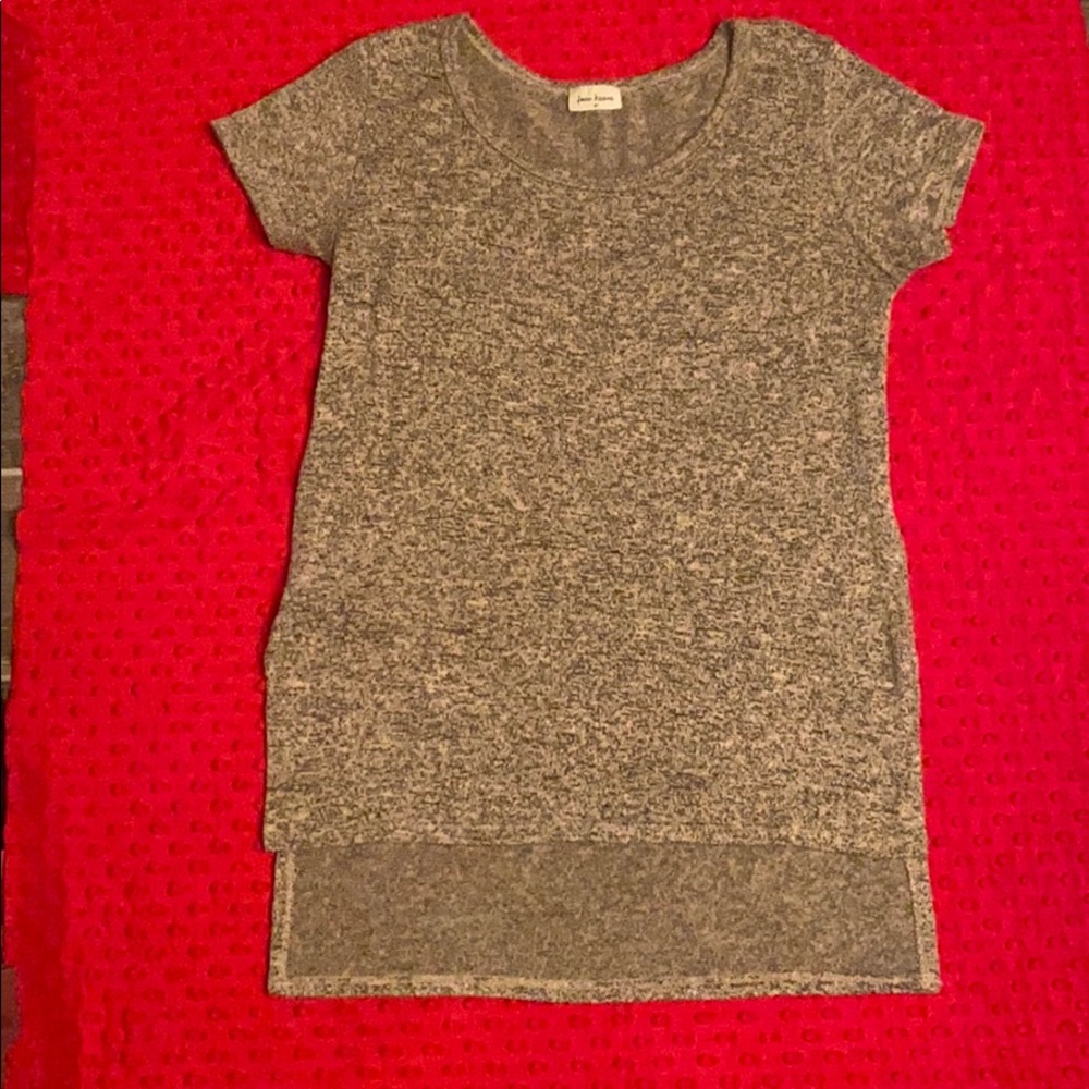 3/$20 Free Kisses shirt sz M